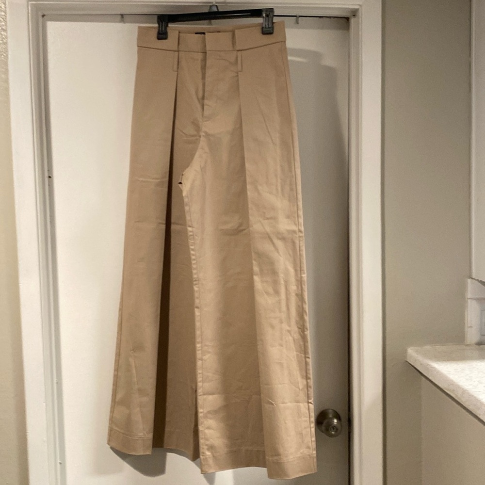 Brand new Zara pants flare and elegant size small